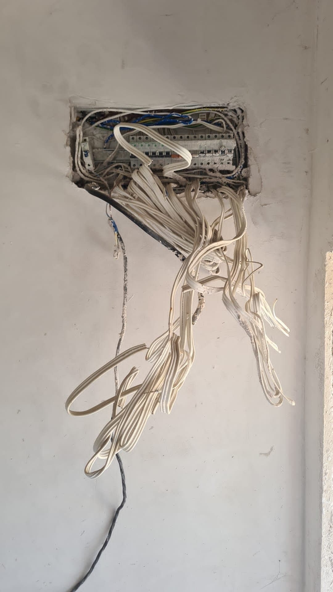 Цялостна поддръжка и ремонт както и изграждане на Ел и ВИК УСЛУГИ И ИНСТАЛАЦИИ