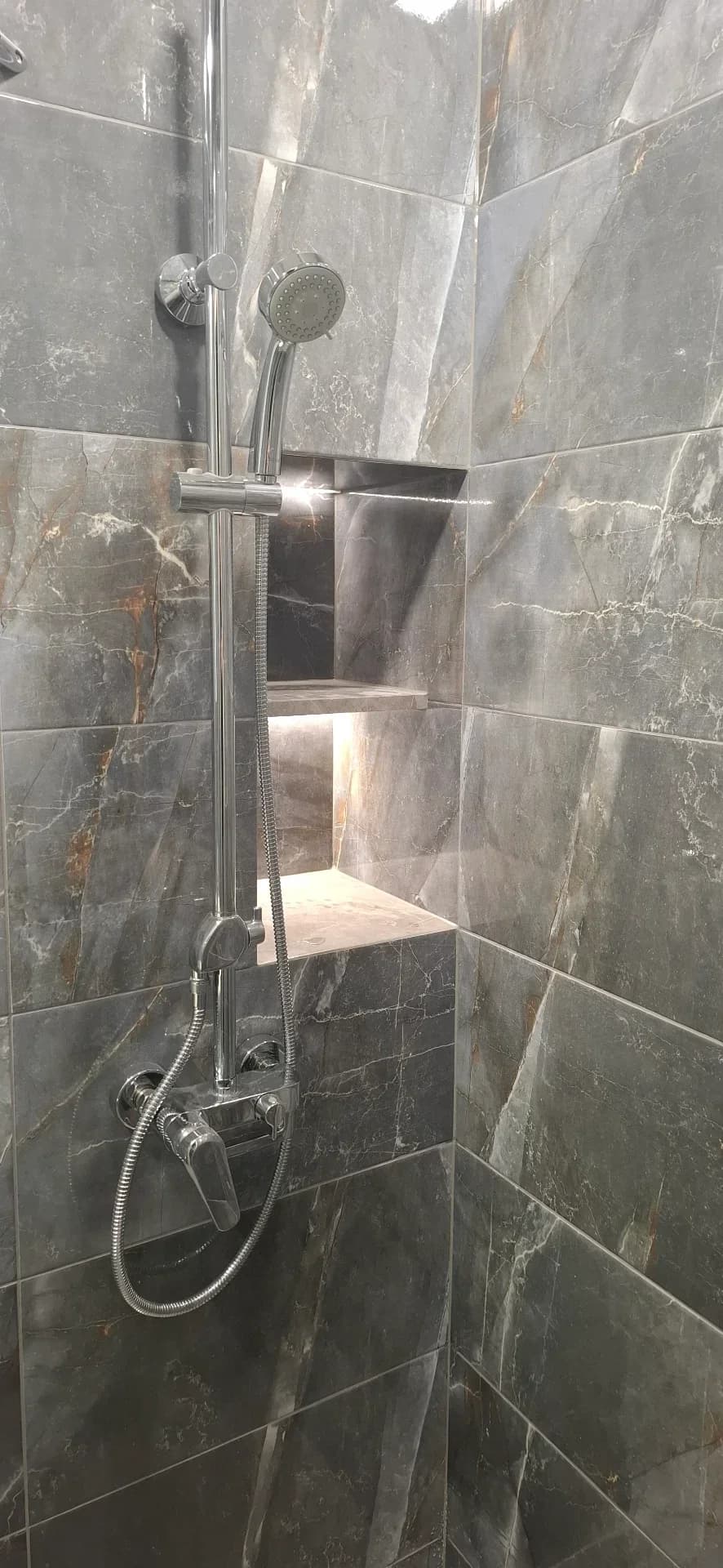 Обработка и лепене на плочки