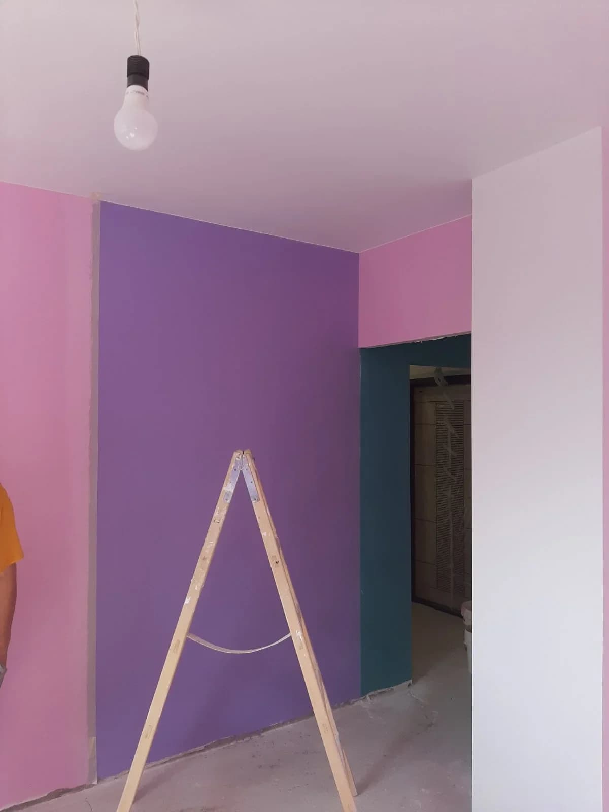 Предлагам  услуги по:Шпакловка и боядисване