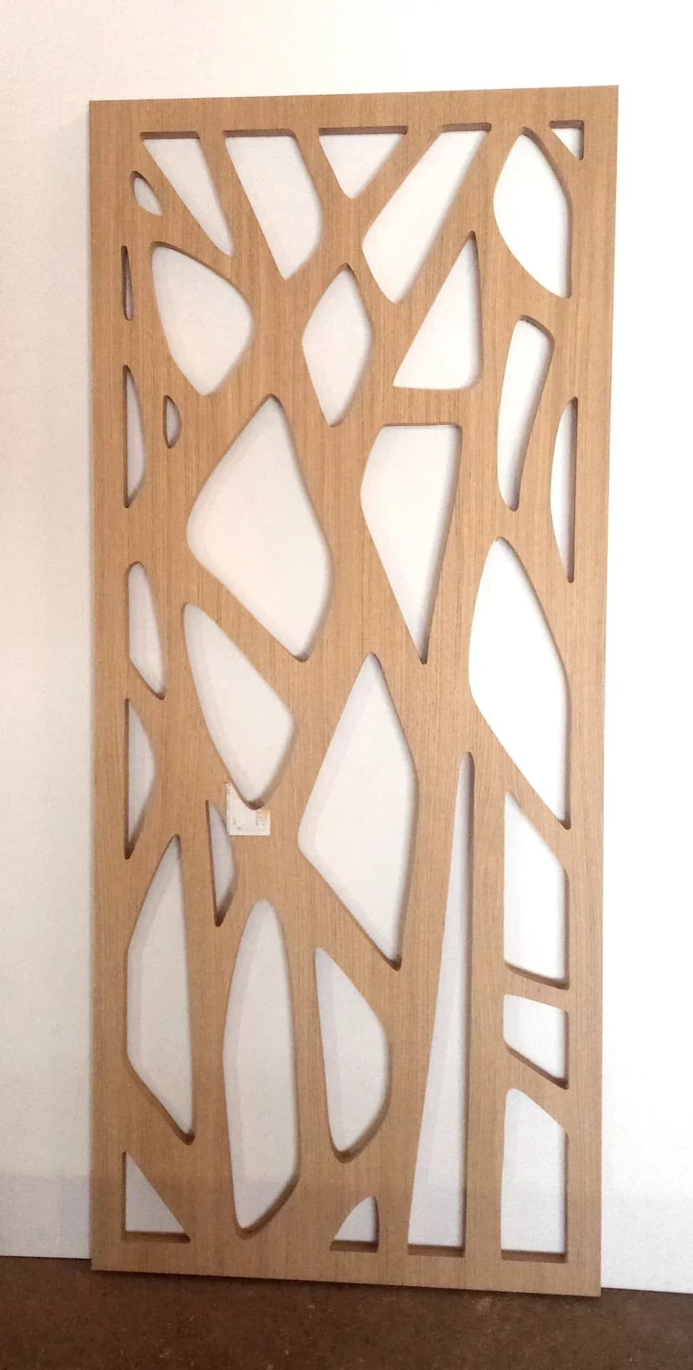 Криволинейно СНС рязане и фрезоване на мебелни плоскости