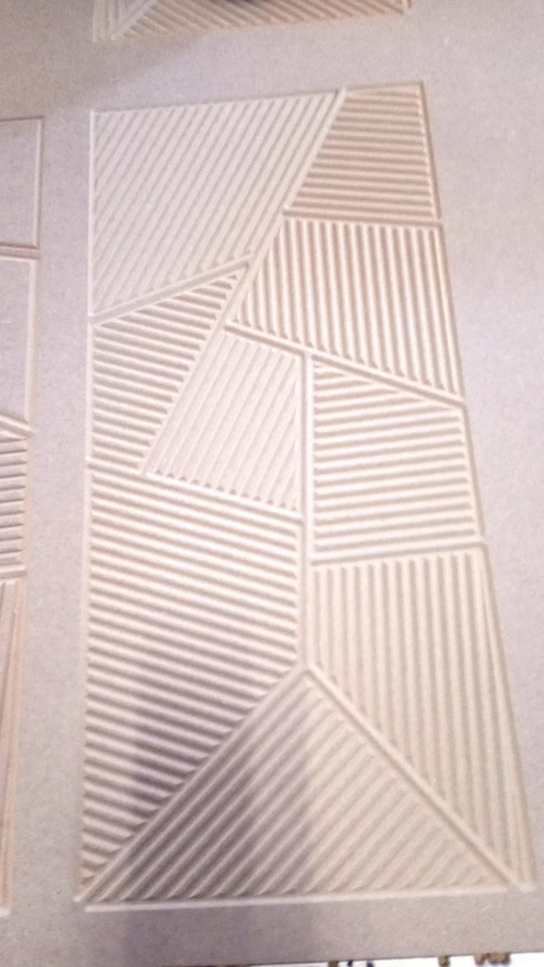 Криволинейно СНС рязане и фрезоване на мебелни плоскости