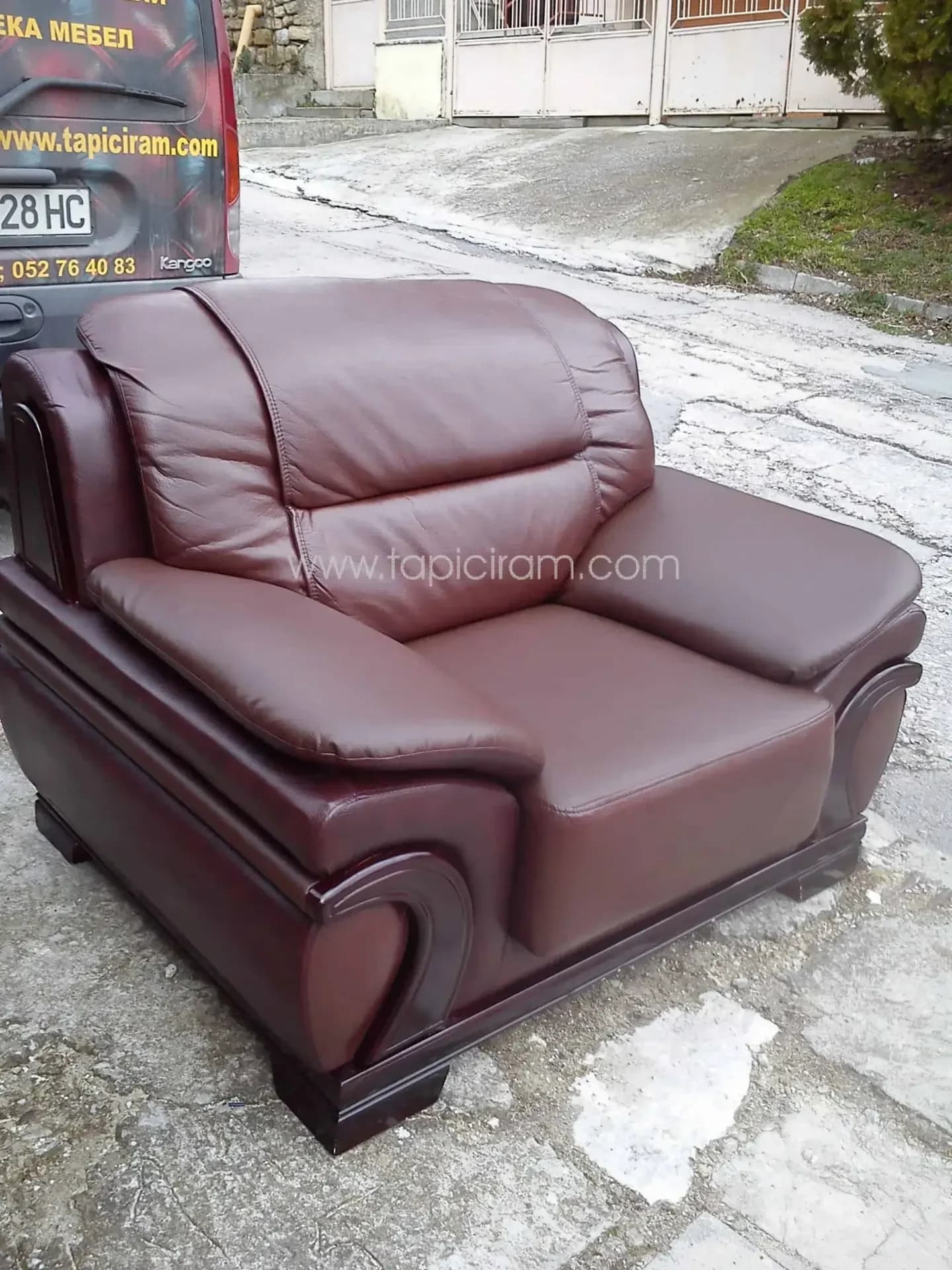 Тапициране и ремонт на мека мебел