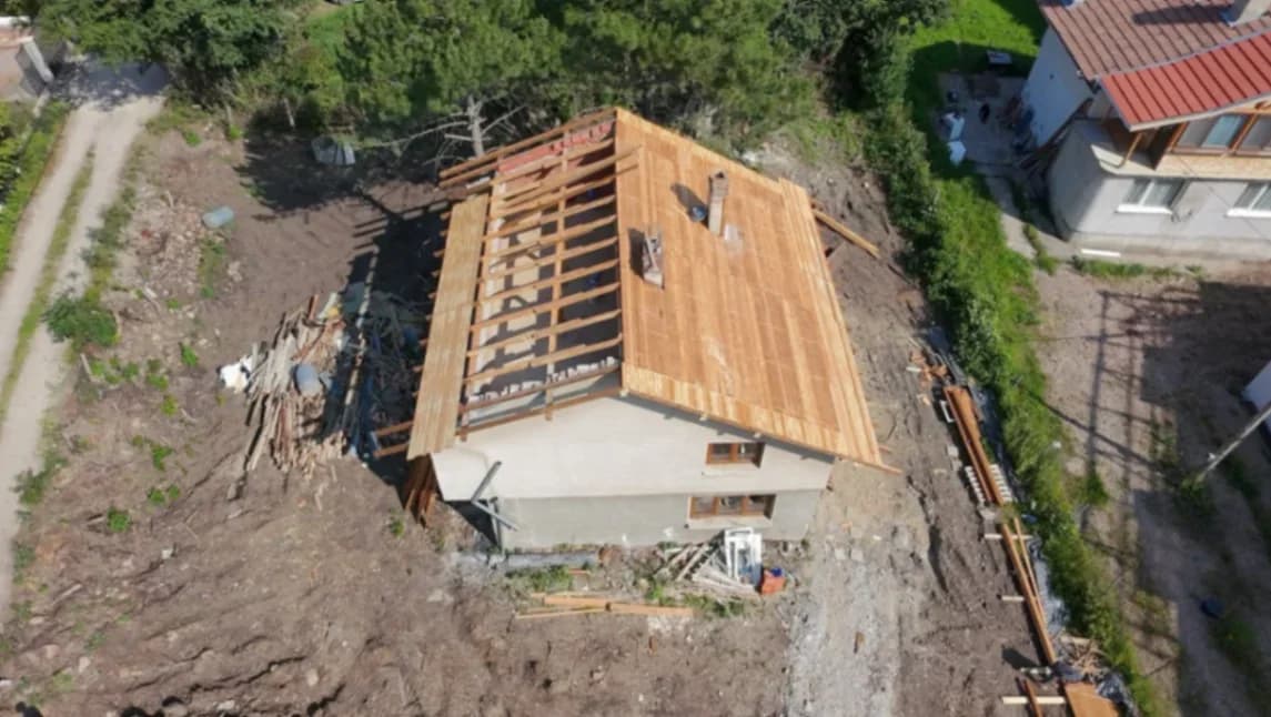 Ремонт на покриви, направа на навеси и хидроизолация.