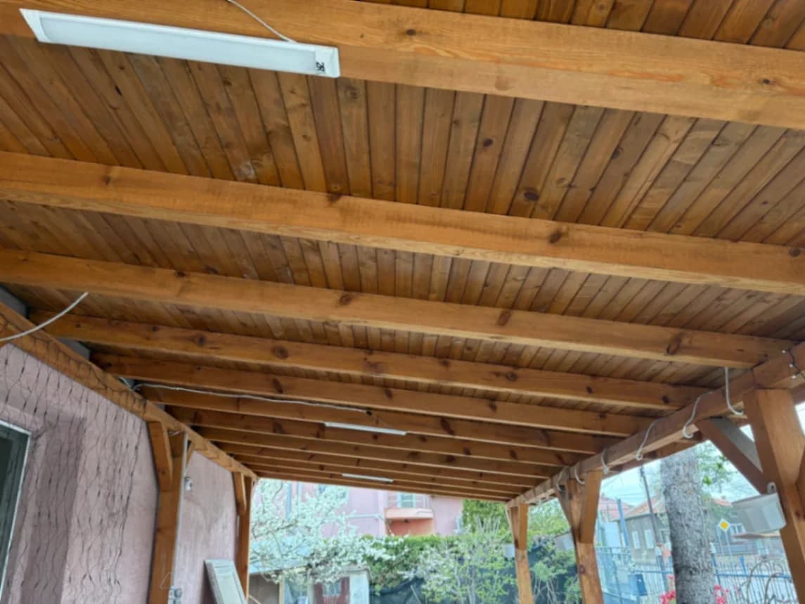 Ремонт на покриви и изграждане на навеси 