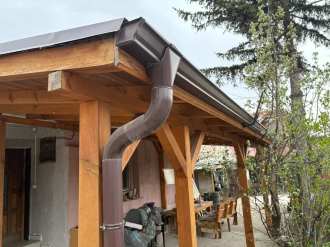 Ремонт на покриви и изграждане на навеси 