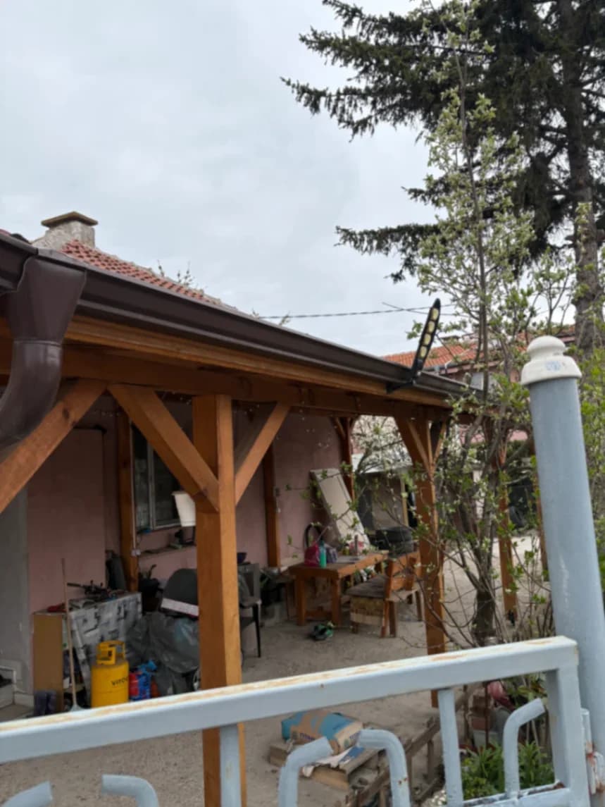 Ремонт на покриви и изграждане на навеси 