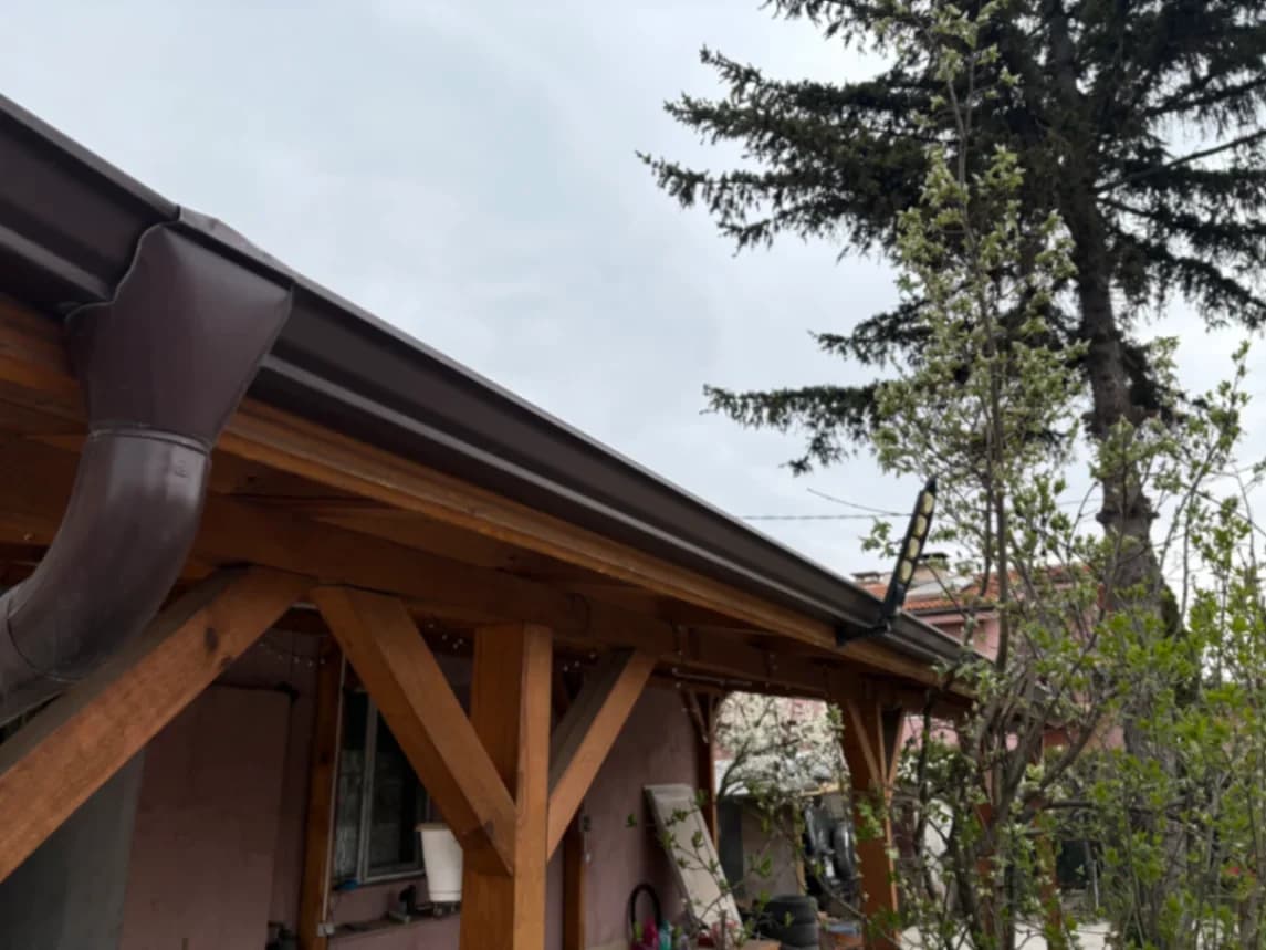 Ремонт на покриви и изграждане на навеси 