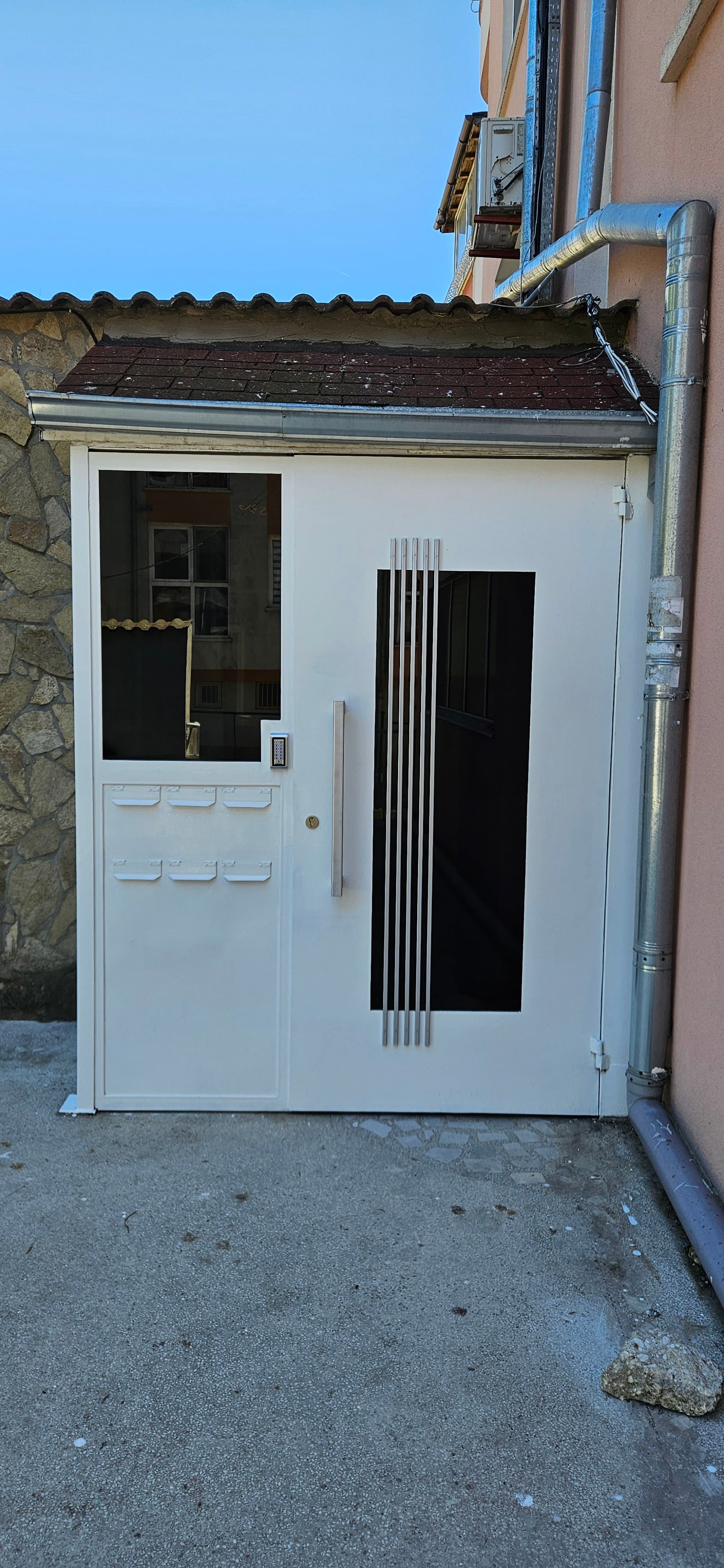 Изработка и монтаж на метални изделия 